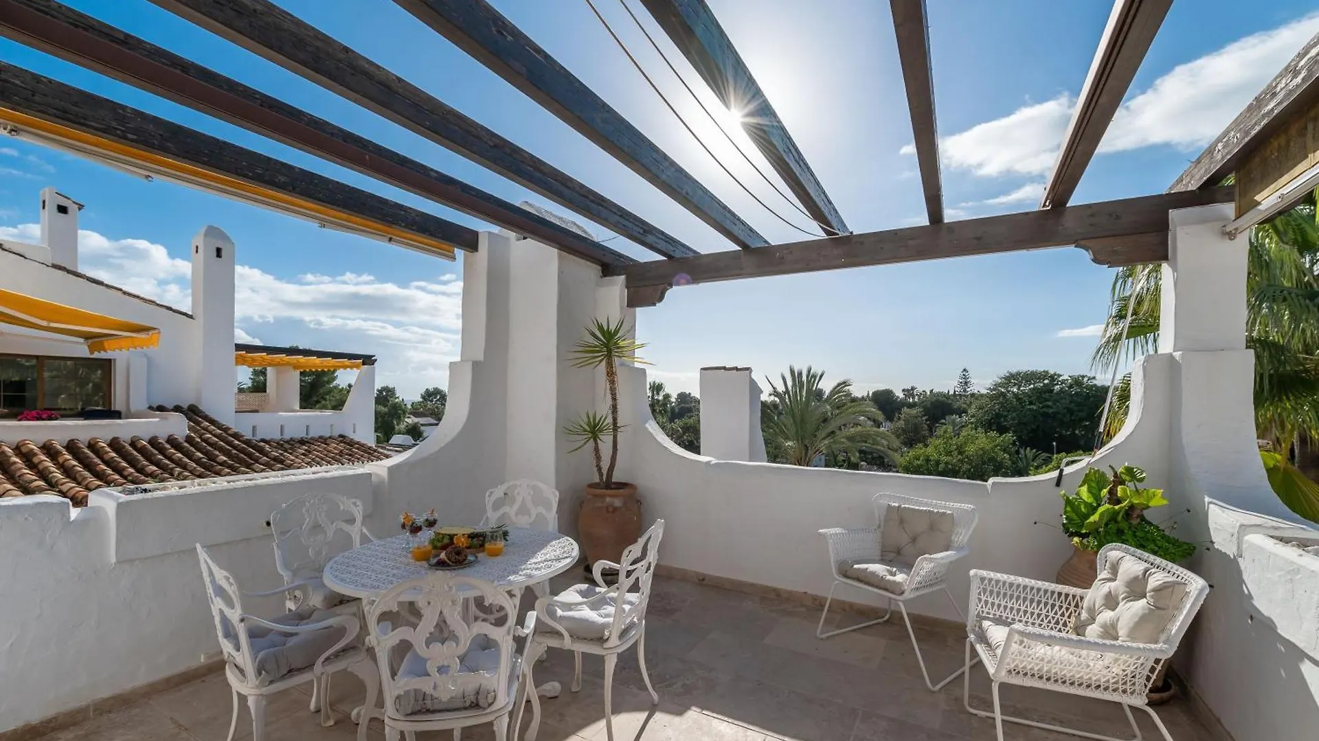 Modern 3 Bdrm Apt With Sea Views & Pool Newly Renovated Marbella